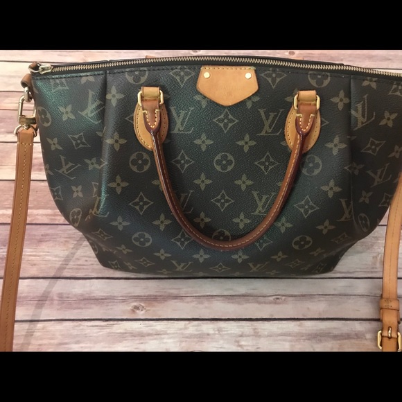 % Authentic Louis Vuitton Turenne MM Bag - Picture 2 of 8